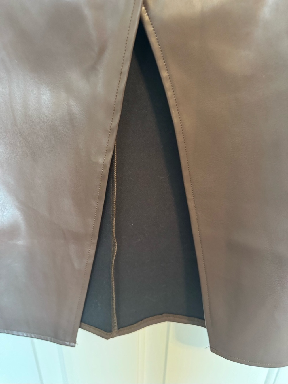 Commense Women’s Ruched Slit PU Faux Leather Midi Skirt Camel Size Small - Picture 4 of 11